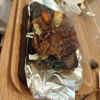 シャトーブリアンの溶岩焼き(クラフトパスタトリノ)