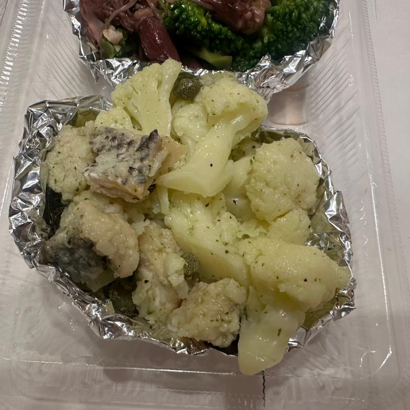 クロダイとカリフラワーのサルサヴェルデマリネ(ラ ズッカ ディ ナポリ)