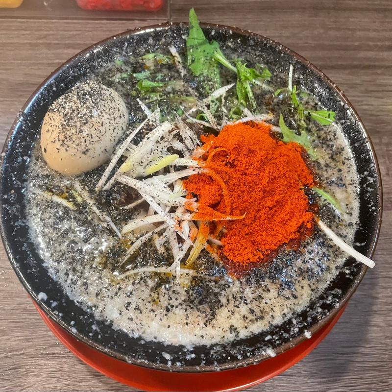 黒胡麻担々麺(背脂らーめん 背脂チャチャチャ)