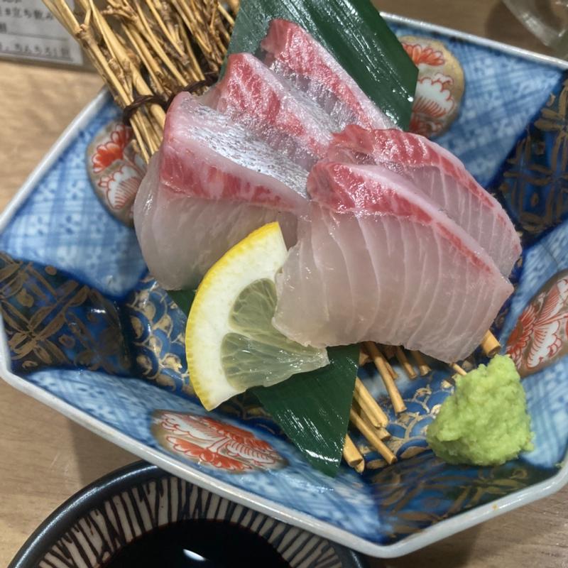 天然ブリ造り(海鮮立呑 活魚パラダイス)