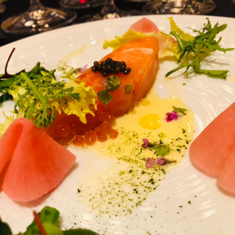 みらいサーモンのコンフィと紅芯大根のマリネ(Viridis)