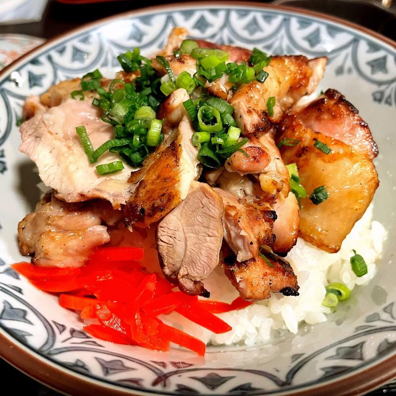 焼鳥丼 塩(炭火焼鳥 母家)