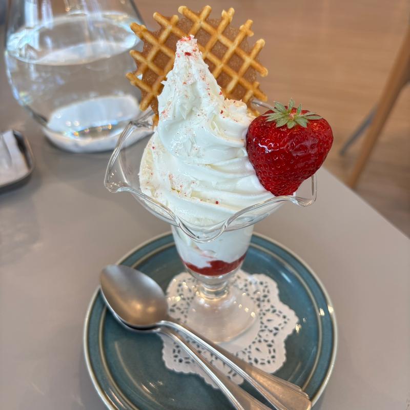 いちごパフェ(青木の森カフェ )