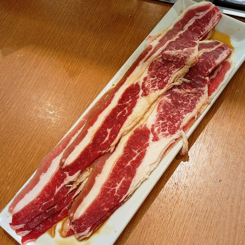 至福の炙りすき焼きカルビ(幸せの焼肉食べ放題 かみむら牧場 京急蒲田第一京浜側道店)