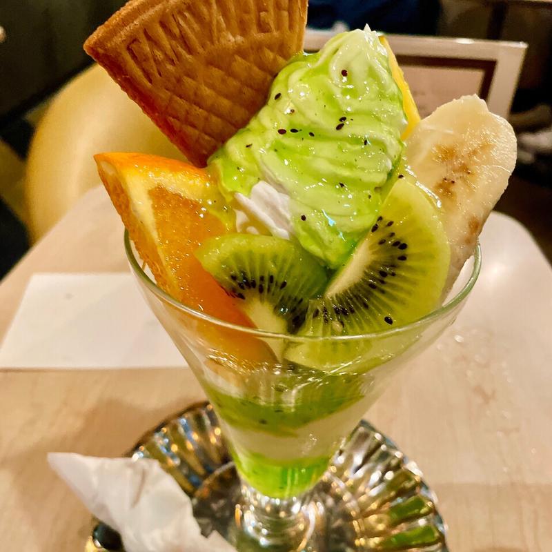 フルーツパフェ(マヅラ喫茶店)