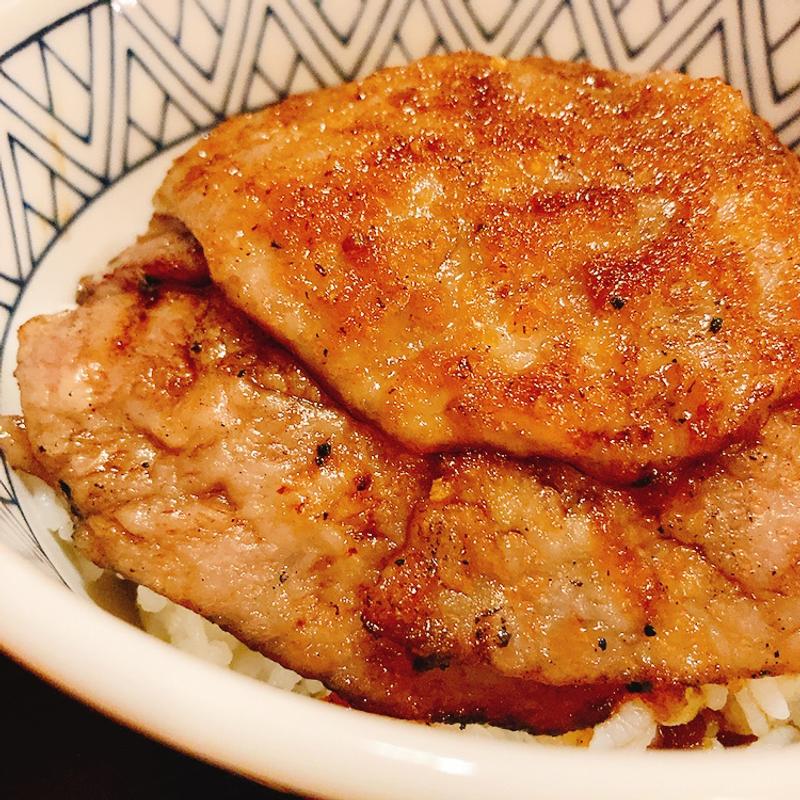 牛ロース丼(焼肉丼 みらく｜アクア広島バスセンター街店)