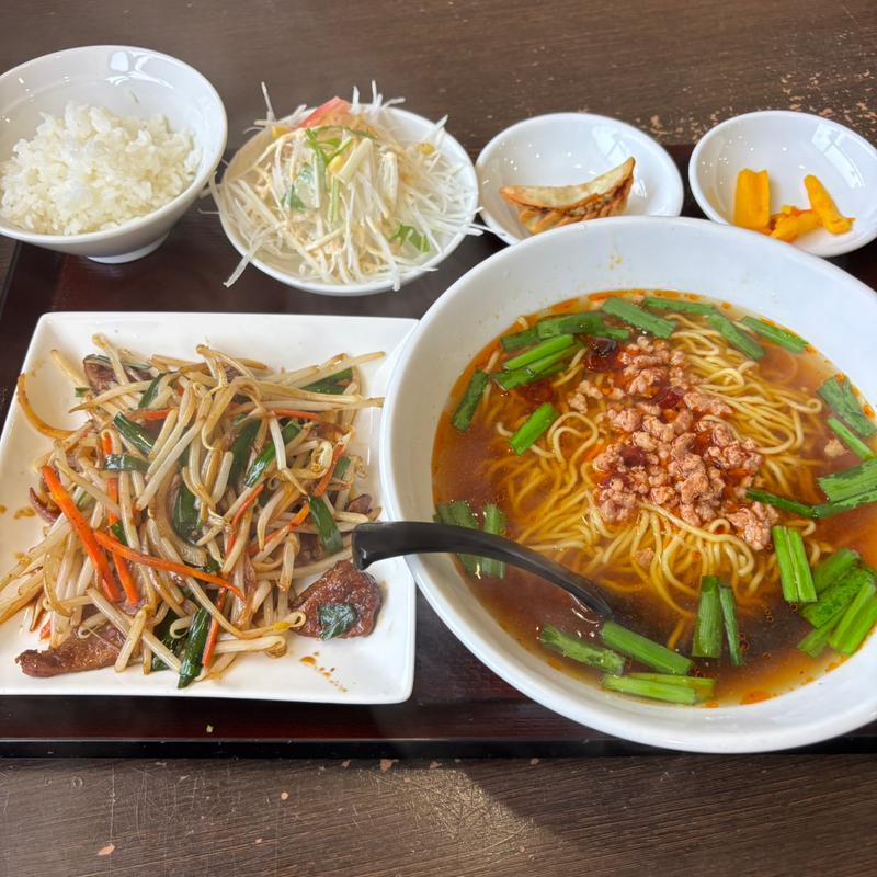 台湾ラーメンとレバニラランチ(盛龍)