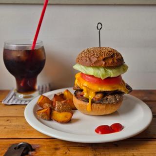 ベーコンエッグチーズバーガー
(フレンチフライ付き)
コカコーラ(DAKOTA ・RUSTIC TABLE・)