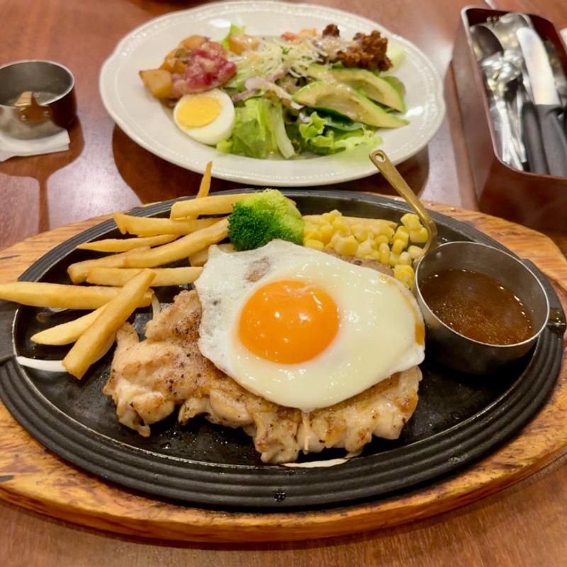 あつあつ鉄板チキングリル〜バター醤油ソース〜(ロイヤルホスト曳舟店)