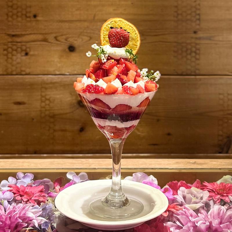 ショートケーキ・オ・フレーズ・パルフェ(パフェ&ジェラート　ラルゴ　ルクアイーレ店)