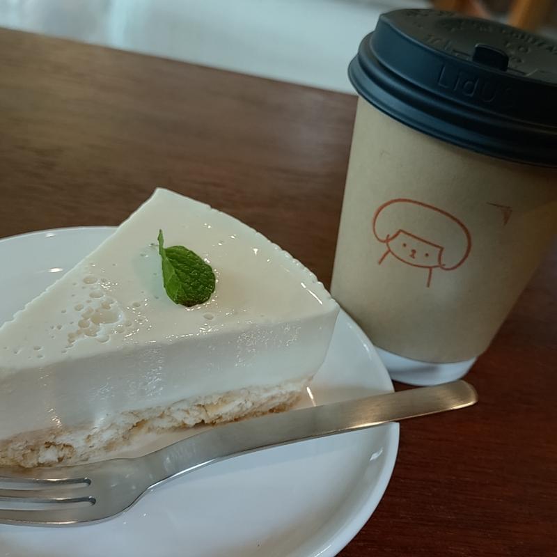 ドリップコーヒー(自家焙煎の珈琲と自家製の焼きドーナッツ ニンギン商店)