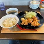 唐揚げ定食(唐揚げ4個)(金まる餃子)