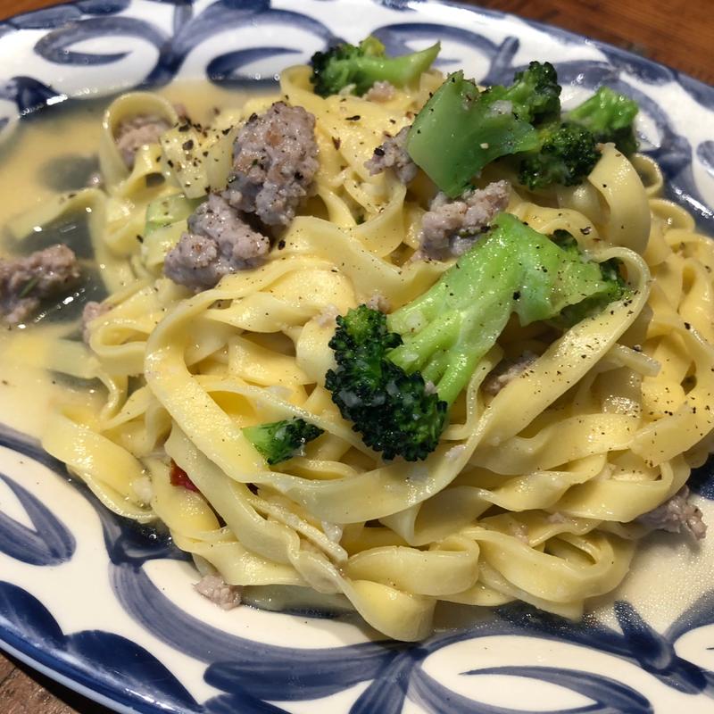 サルシッチャとブロッコリーのペペロンチーノ(ピッツェリアエイトPizzeria 8 中目黒)