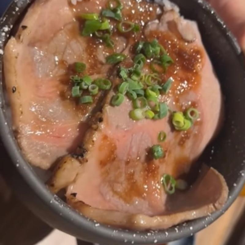 ローストビーフどん(府中酒場ぐでんぐでん)