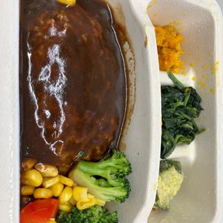 ハンバーグと彩り温野菜のデミ(ナッシュ株式会社)