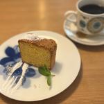 ホワイトチョコレートとヘーゼルナッツのパウンドケーキ(Gosh)