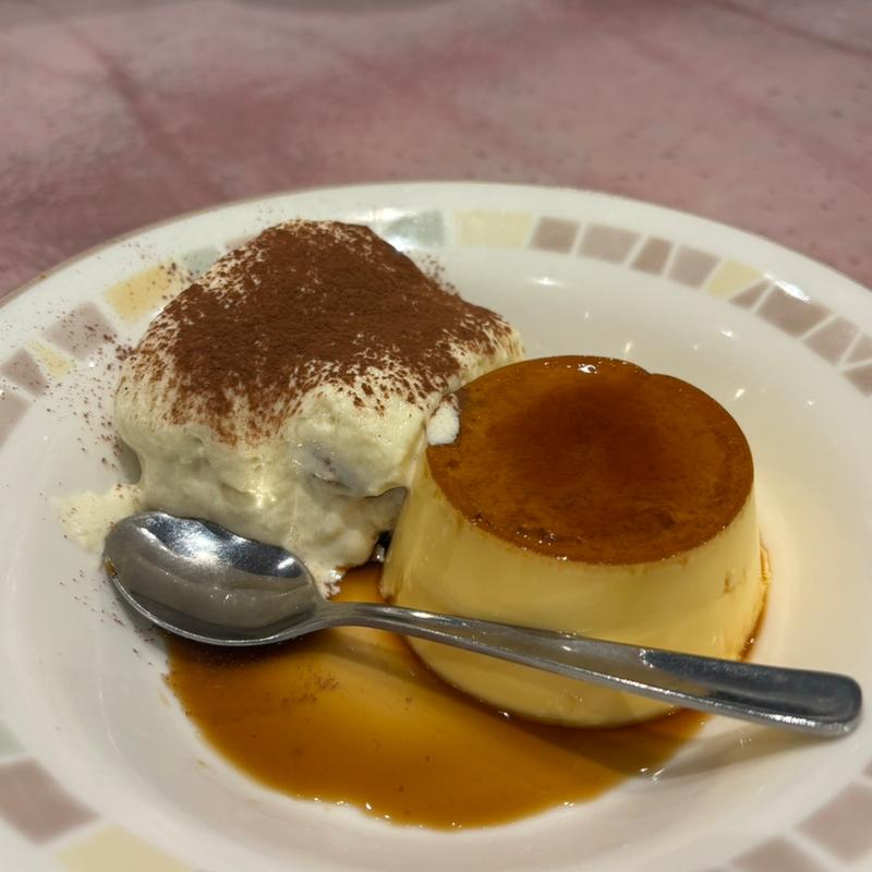 プリンとティラミスクラシコの盛合せ(サイゼリヤ イオンモール東久留米店)