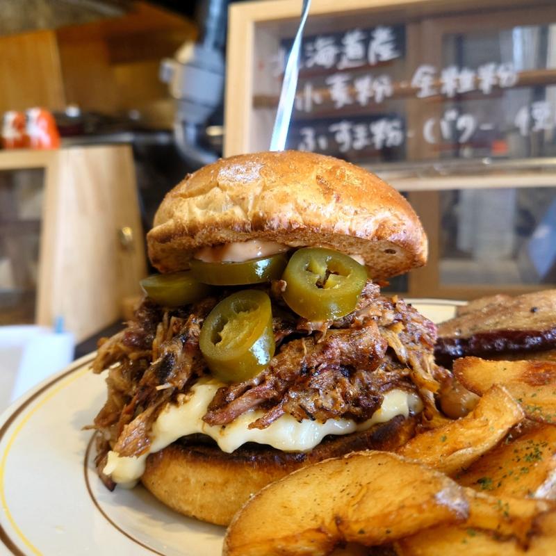 SMOKY PULLED PORK BURGER(CADENCE)