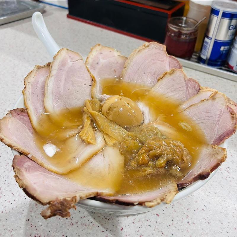 塩薄切りチャーシュー麺 自家製梅(ユタカ)