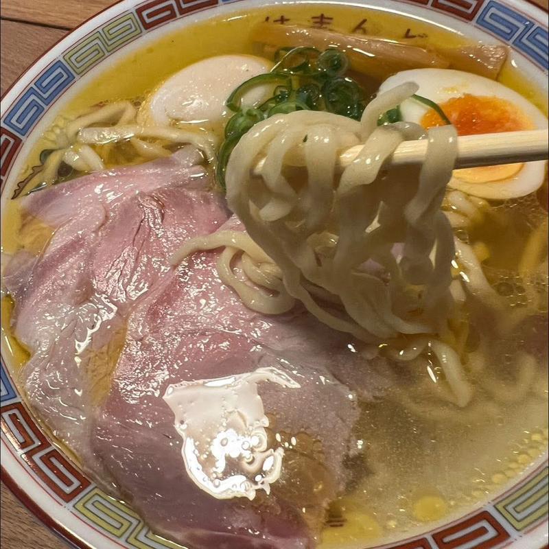 醤油ラーメン 味玉入り(讃岐ラーメン はまんど 高松駅ビル出張所)