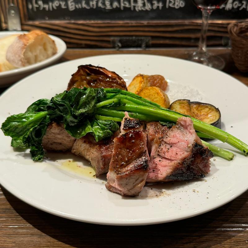 はちみつをつけて焼いた知多豚肩ロース肉の厚切り炭火焼(山田食堂 )