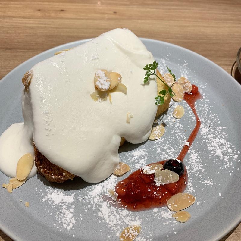 きんたろう牛乳と神奈川県産朱卵の自家製シフォンケーキ（クリーム）(cafe locally（カフェ ローカリー）)