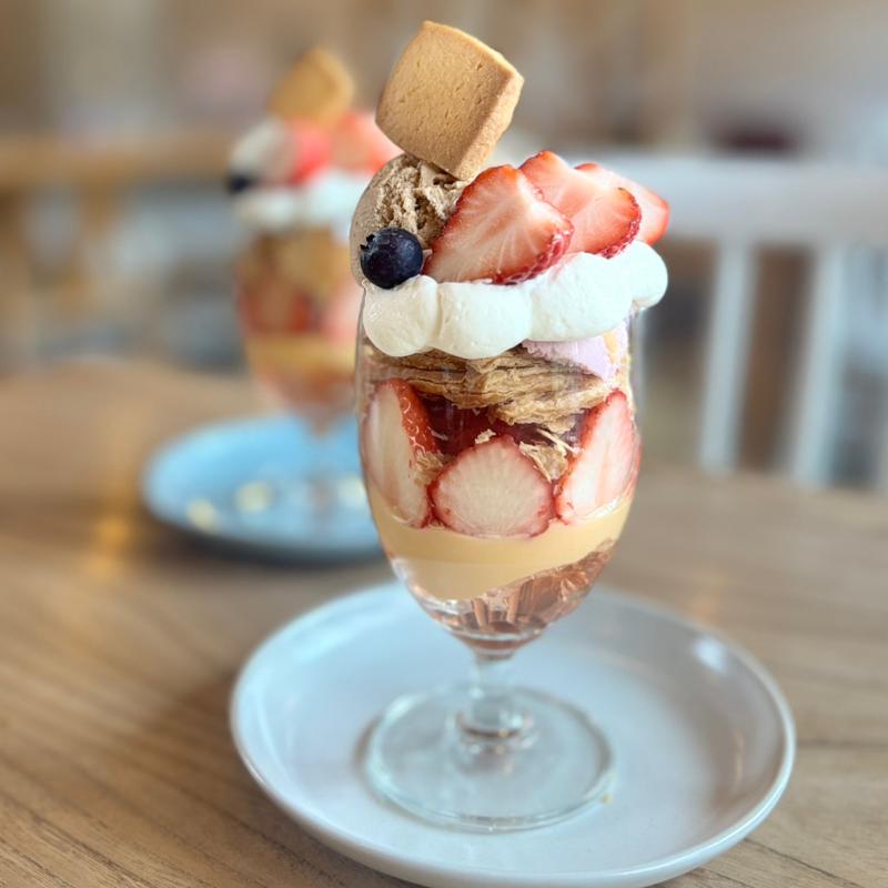 季節のデザート（いちごのパフェ）(カフェドミーミ（Café de mimi）)