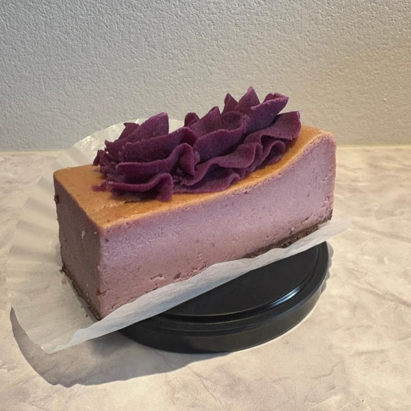 紫芋のチーズケーキ(ジバゴコーヒーローステリー)