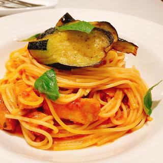 モッツァレラチーズ・若鶏・ナスのトマトソーススパゲッティ(カイゾクディメイプルシティ )