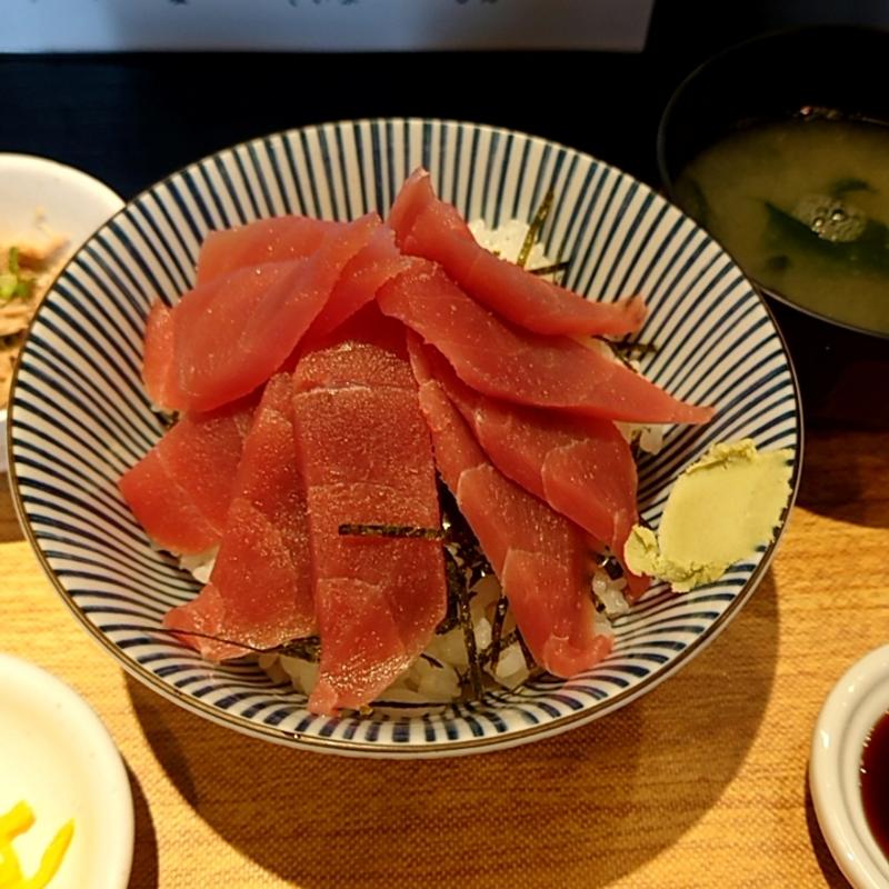 まぐろ　並(まぐろ丼や 恵み)