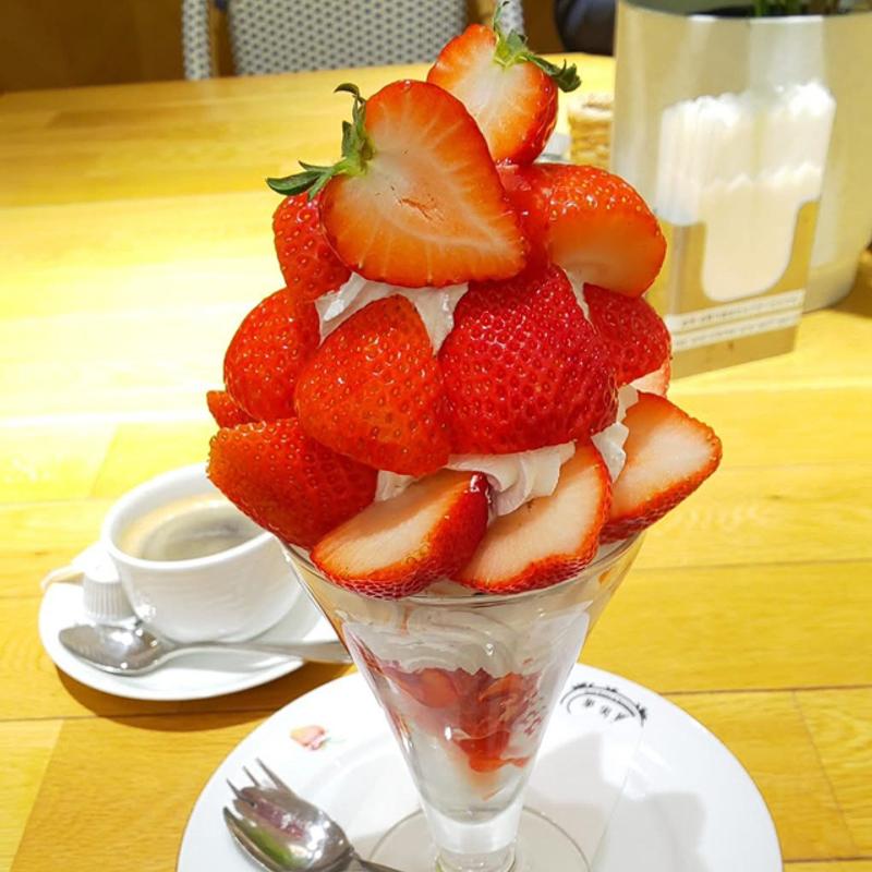 いちごパフェ(果実園リーベル 渋谷ヒカリエ店)