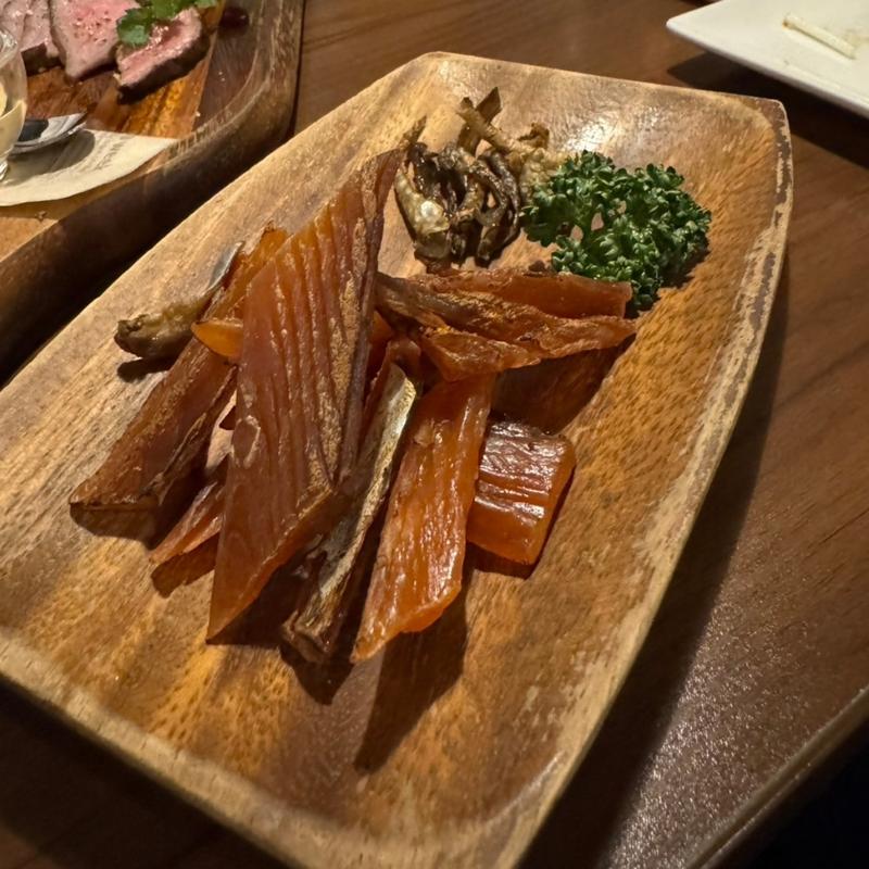 増毛の鮭とば皮はあぶって(串揚オイルマルシェ)