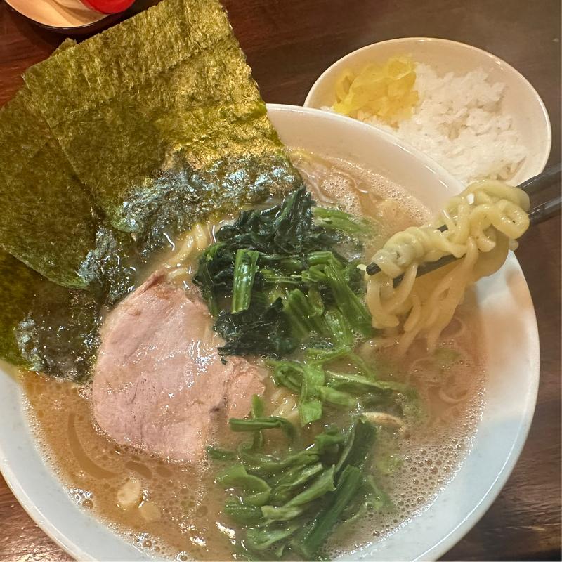 ラーメン中(洞くつ家 （どうくつや）)