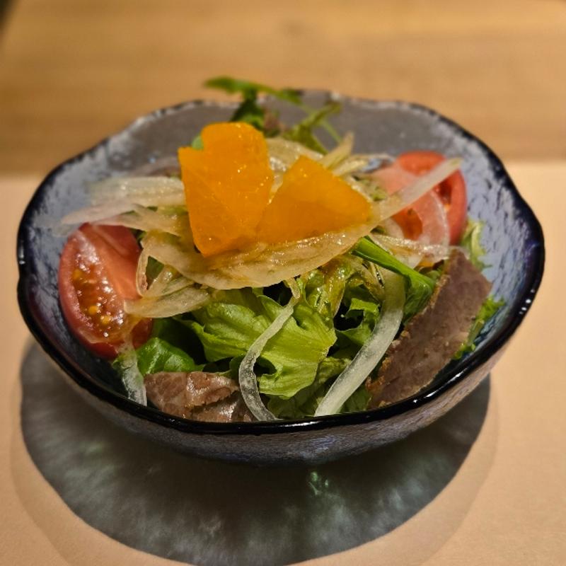 デコポンと新玉葱のサラダ(和牛懐石 但馬屋 )