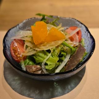 デコポンと新玉葱のサラダ(和牛懐石 但馬屋 )