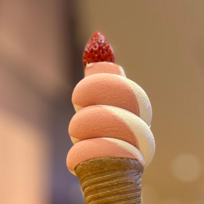苺とミルクのソフトクリーム(森彦 （MORIHIKO もりひこ）)