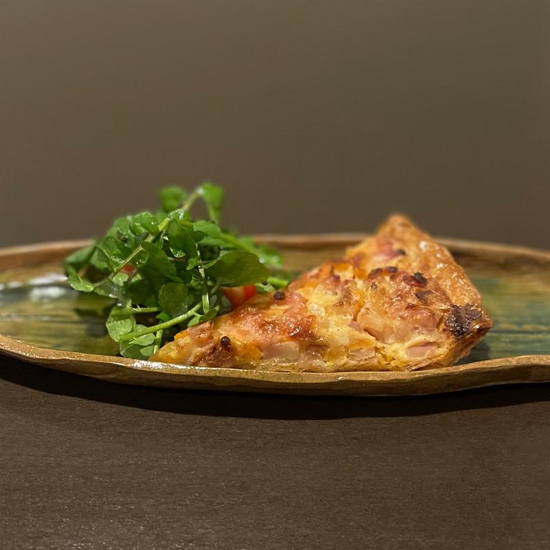 林ファーム幻豚の自家製ベーコンと旬野菜のキッシュ(BISTRO 響)
