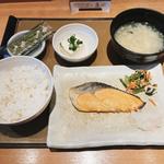 しゃけの塩焼朝食