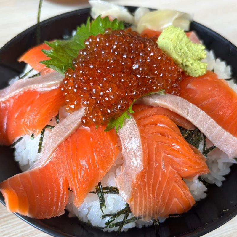 いくらサーモン丼(いちば鮨)