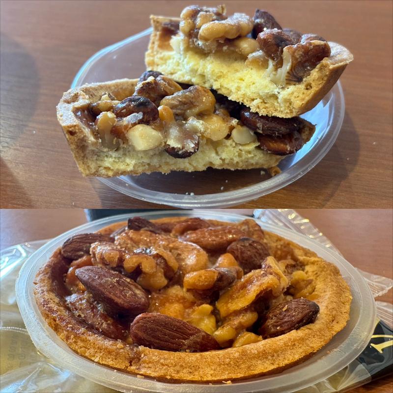 贅沢ナッツタルト・4種のごろごろナッツ)(ファミリーマート さちが丘店)