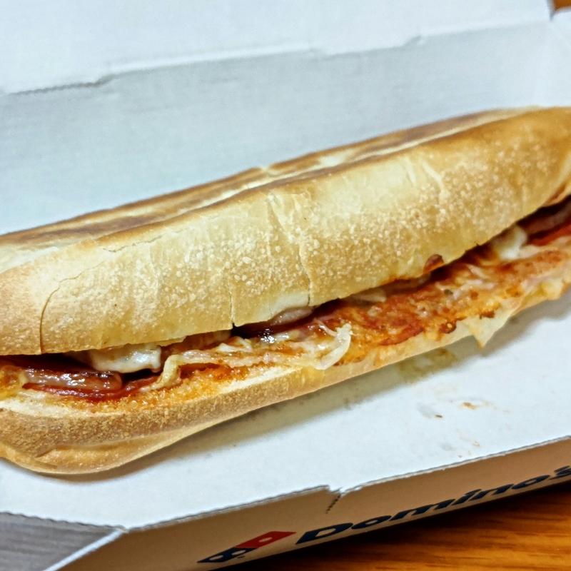 ピザサンド ギガミート(ドミノ・ピザ横浜野庭町店)