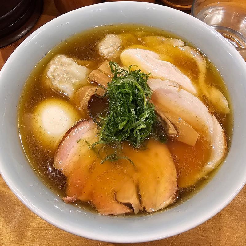 特製煮干しそば(豚チャーシュー) 鶏チャーシュー1枚(中華そば しば田)