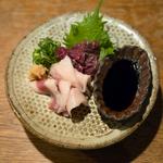 熊本県くにもとさんの馬刺三種盛り(赤身ヘレ たてがみ ふたえご) ハーフ(炭焼巧房 源)