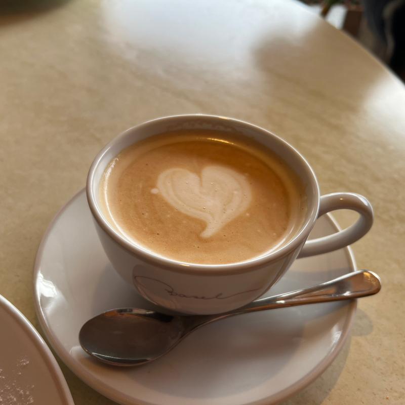 カフェラテ(HILL SIDE CAFE BASEL)