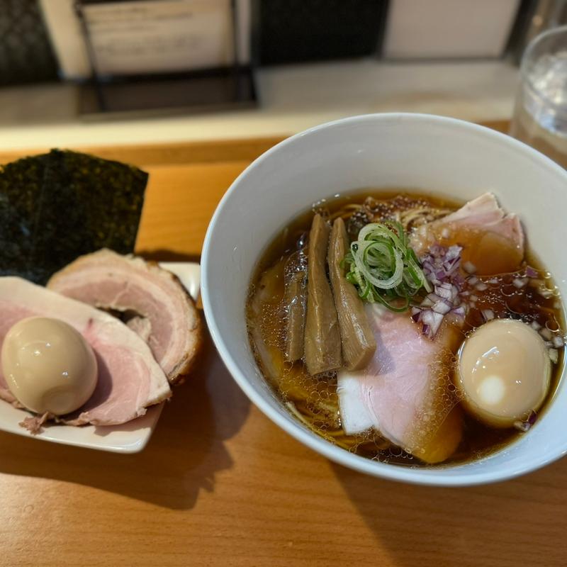味玉醤油ラーメンと特トッピング(Sagamihara 欅)