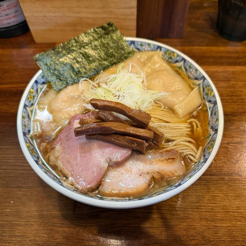 奈つやのもちもち雲呑中華そば(奈つやの中華そば)