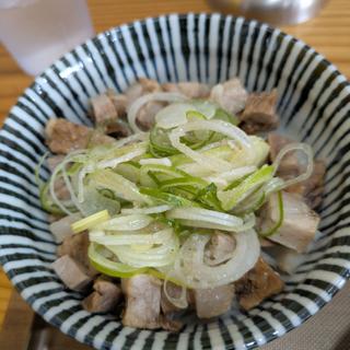 ミニチャーシュー丼(めん処 鶴つる)