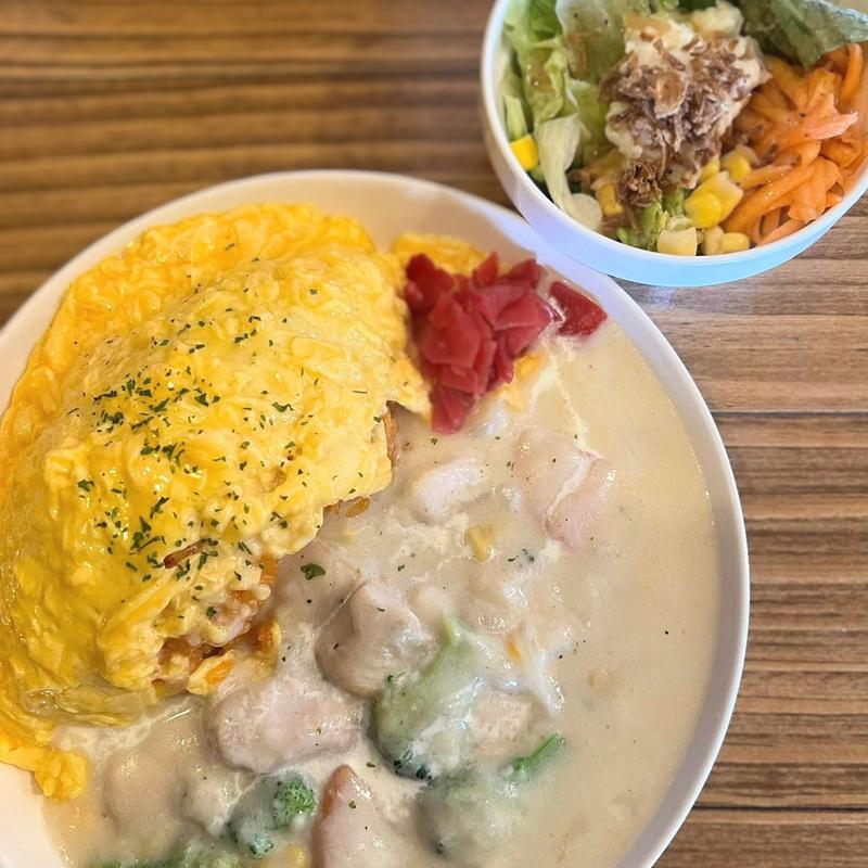 チキンクリームシチューオムライス(チンパンジー)