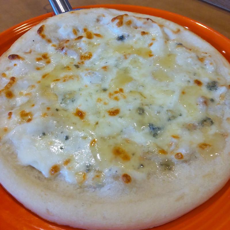 ピッツァクワトロフォルマッジ(ココス 紫波店 )