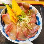 ブリヒラ丼